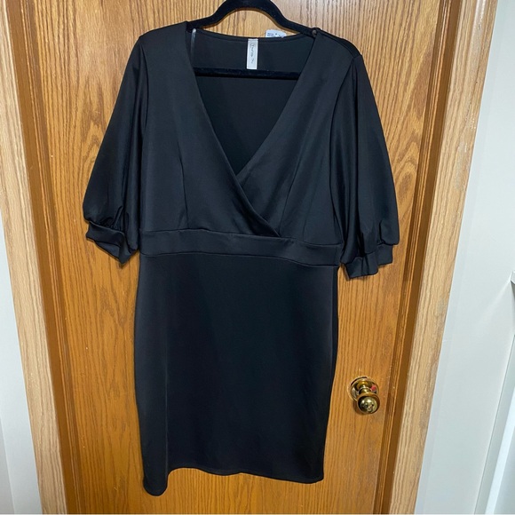 Plus size black knit dress - Picture 3 of 7